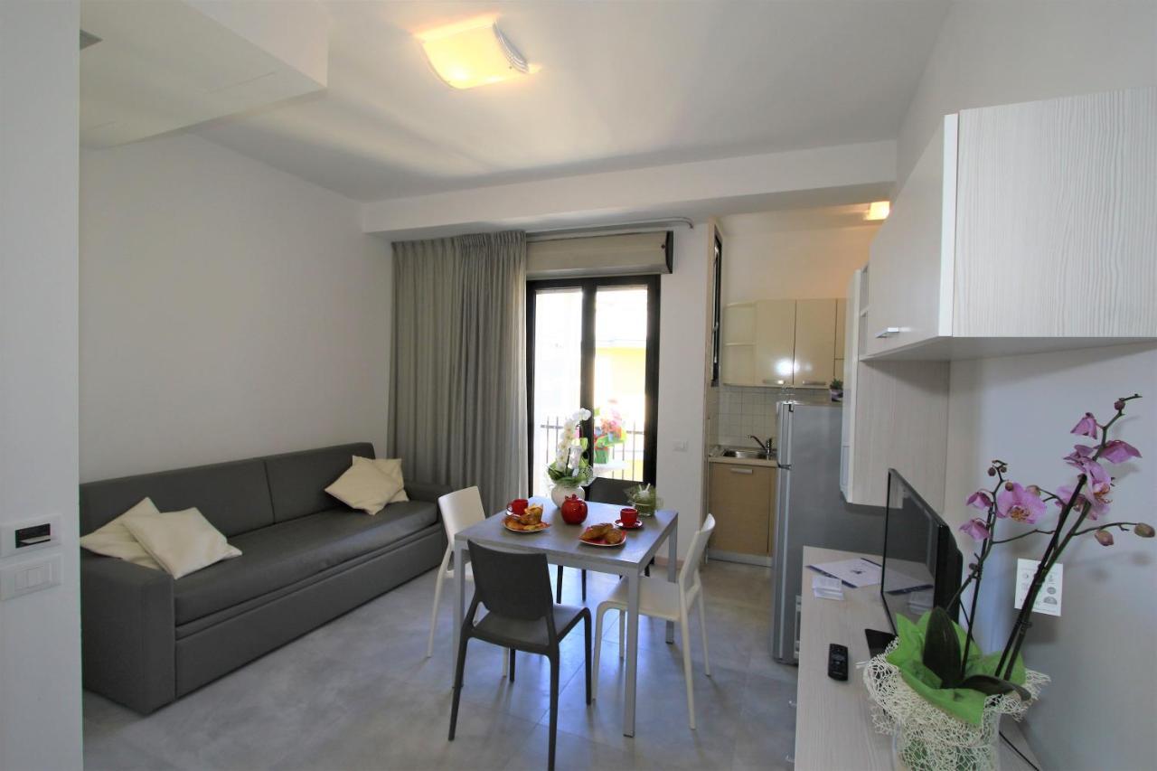 Residence Hotel Angeli Ρίμινι Εξωτερικό φωτογραφία